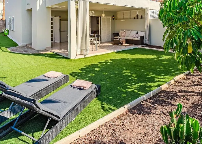 Mango * Costa Adeje (Tenerife)